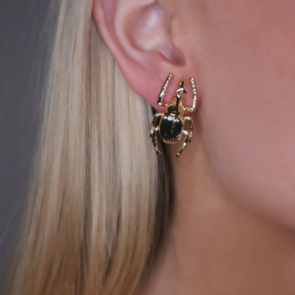 Ioaku Beetle Örhängen Guld